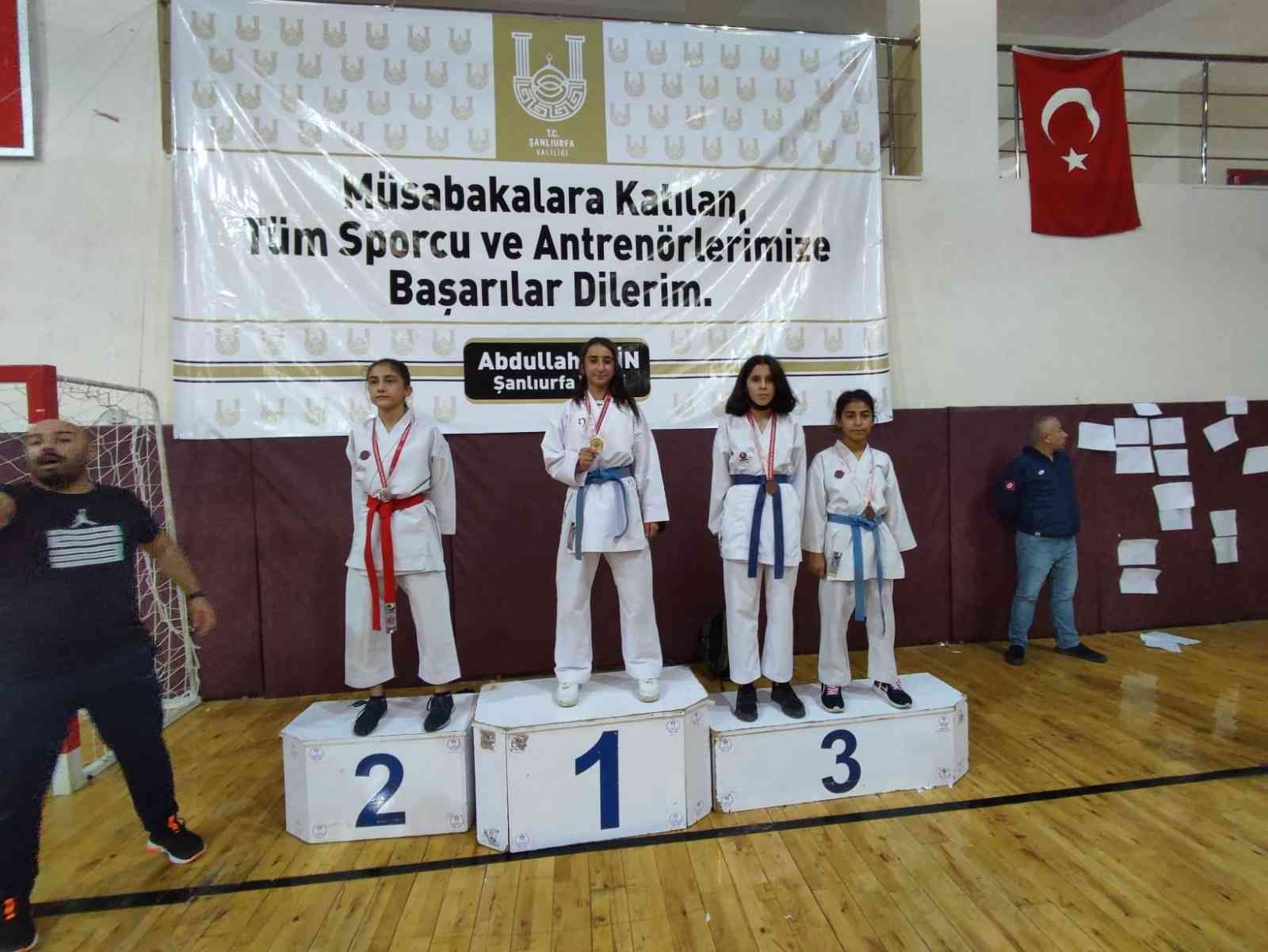 Bağlar Belediyespor’un kadın karatecisi rekorlarla bölge şampiyonu #diyarbakir