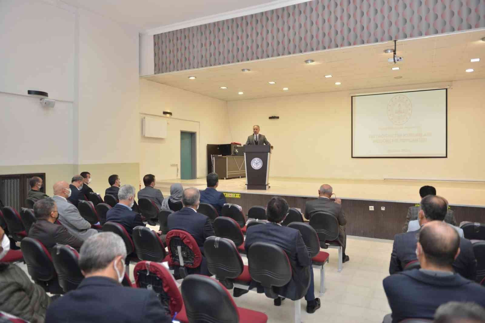 Elazığ’da eğitim gündemi değerlendirme toplantısı yapıldı #elazig