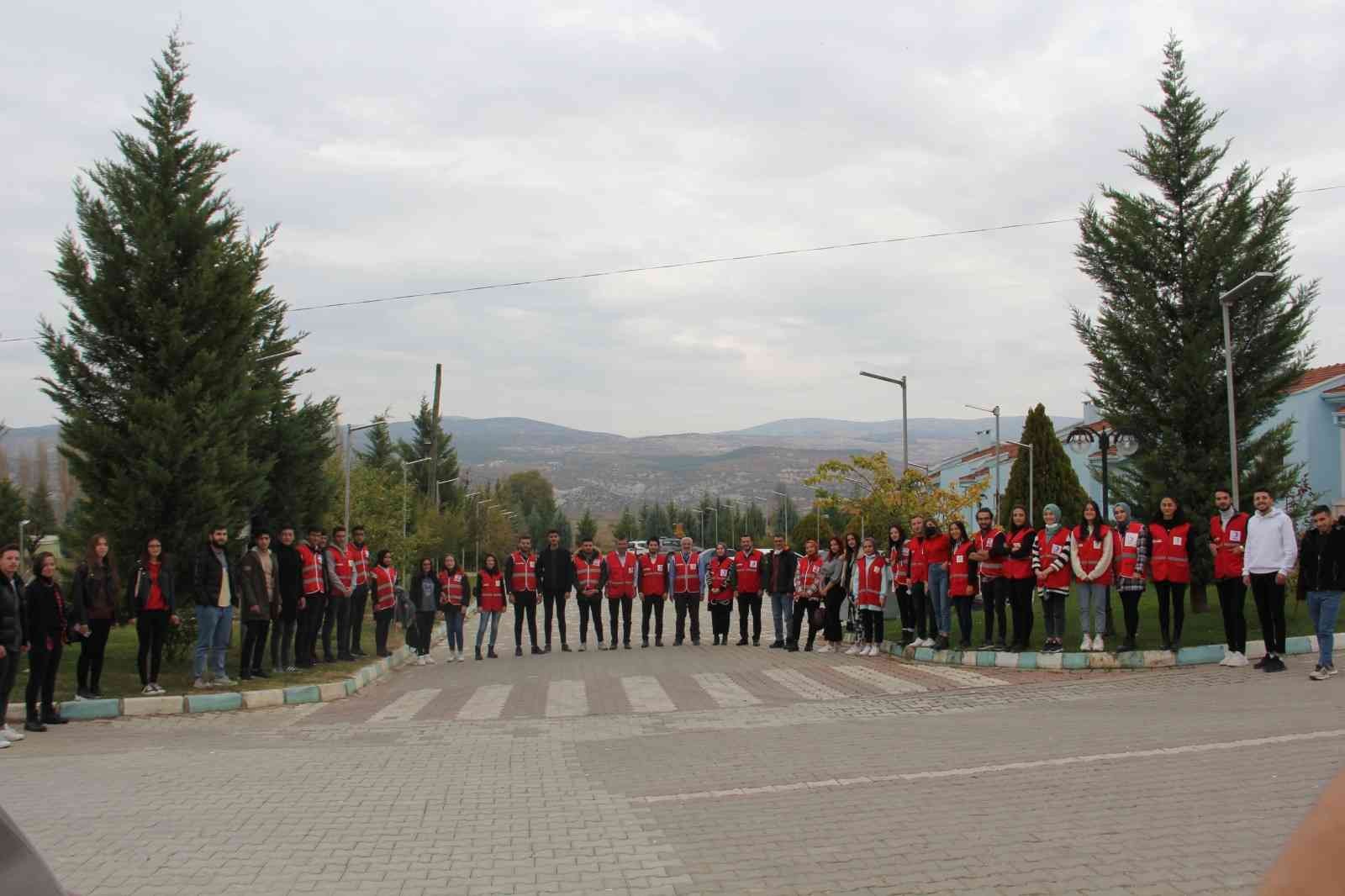 Hisarcık’ta 80 üniversite öğrencisi Kızılay gönüllüsü oldu #kutahya