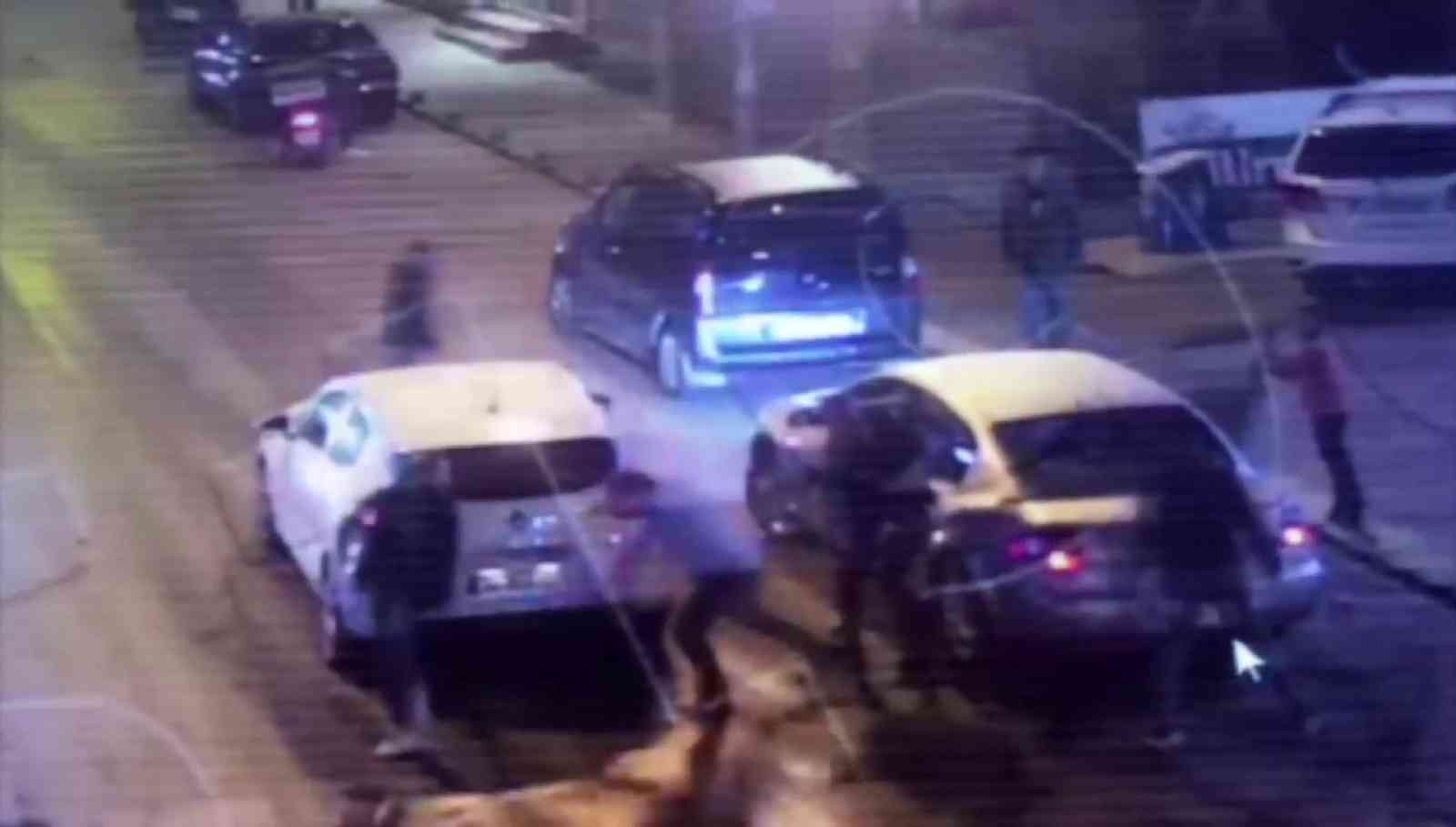 Pendik’te, saldırganın trafikte tartıştığı kişiyi vurduğu anlar kamerada #istanbul