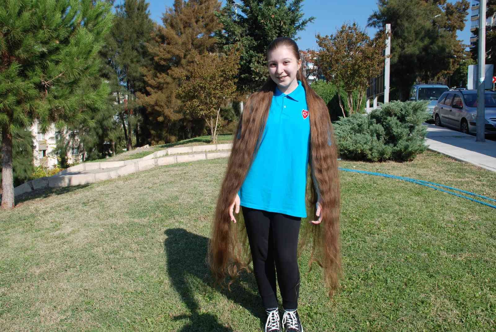 Rapunzel Pelin’in saçları boyunu aştı #izmir
