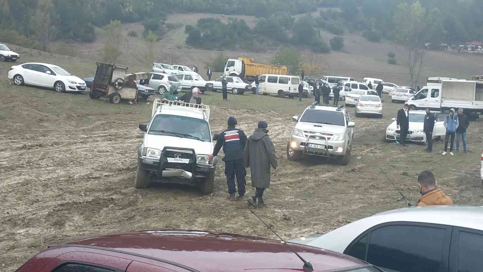 Çamura saplanan araçları kurtarma seferberliği #kahramanmaras