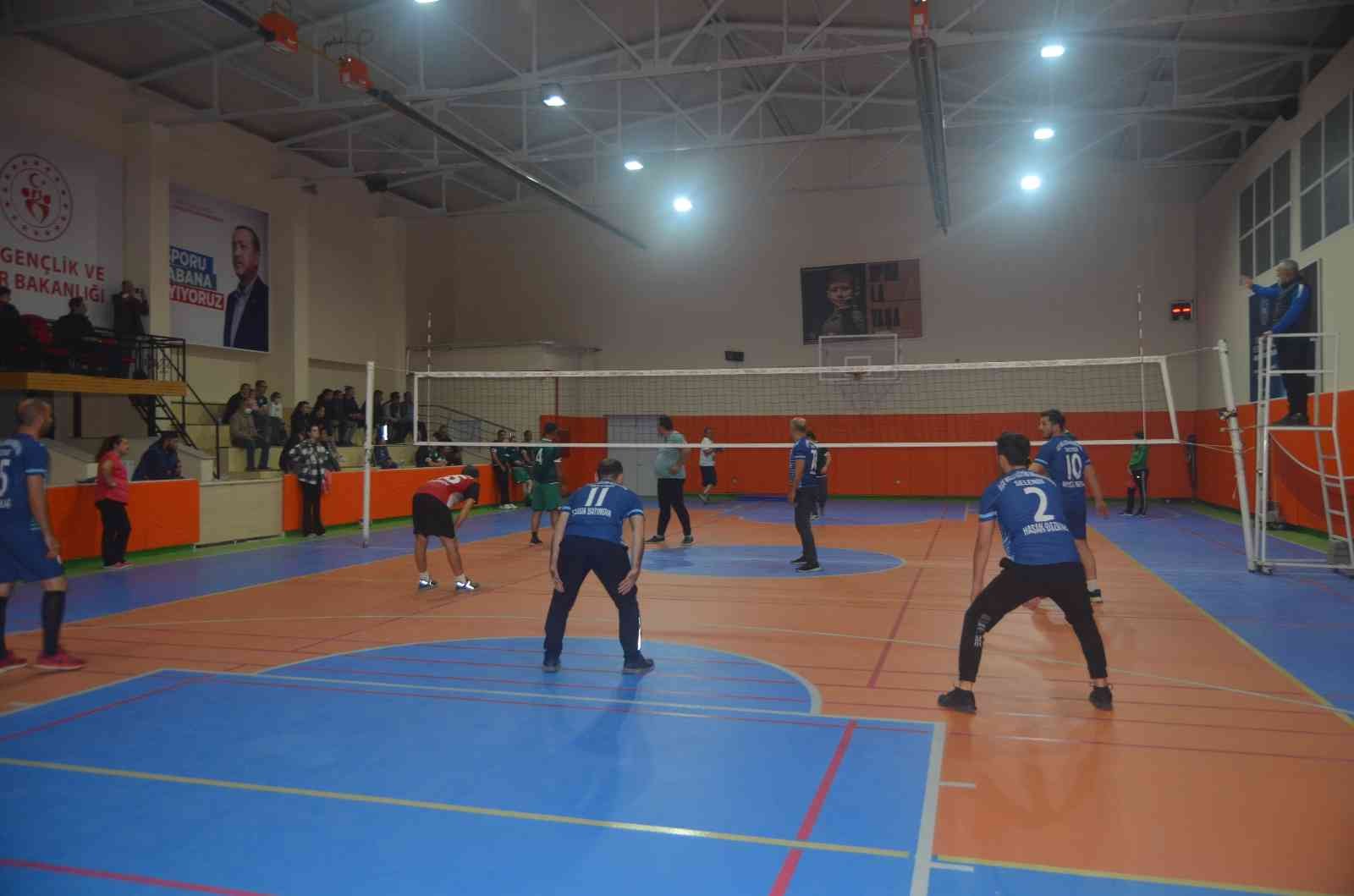 Selendi’de kurumlar arası voleybol turnuvası başladı #manisa