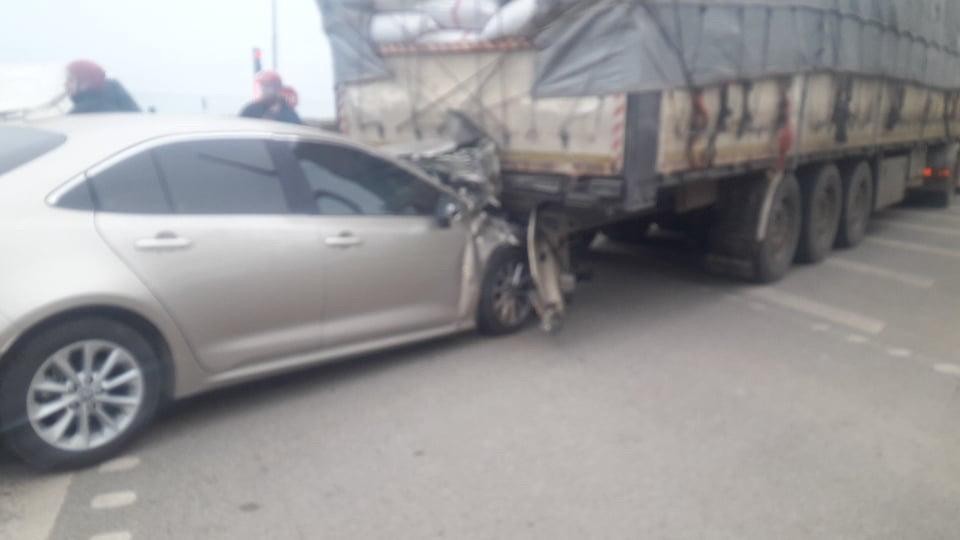 Otomobil tıra saplandı: 1 ağır yaralı #ordu