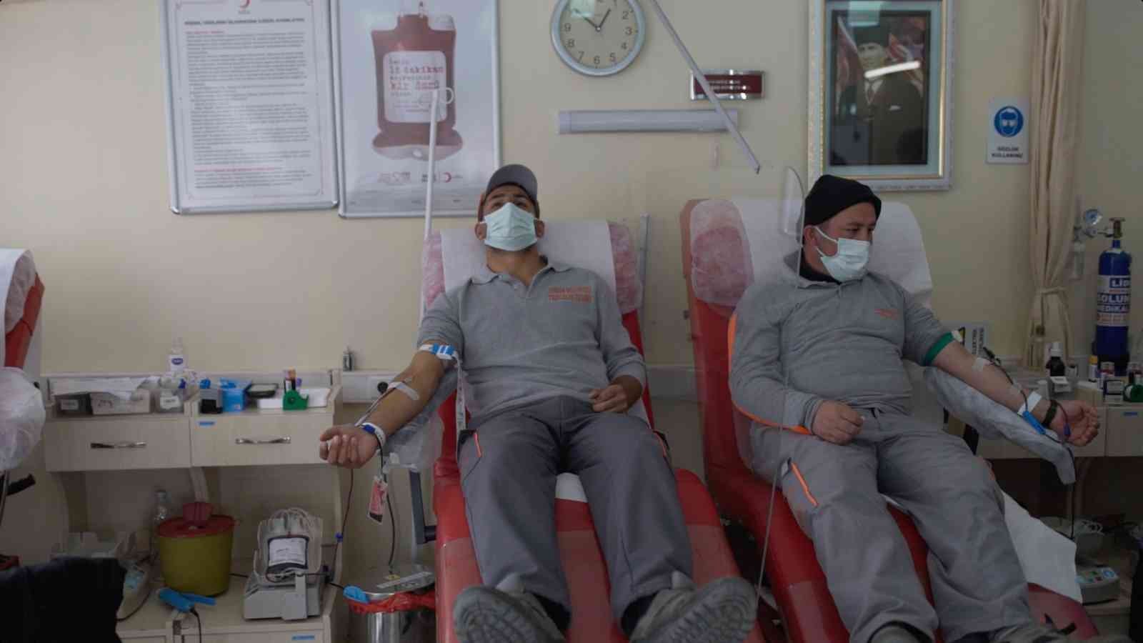 Sincan Belediyesi çalışanları Kızılay’a kan bağışında bulundu #ankara