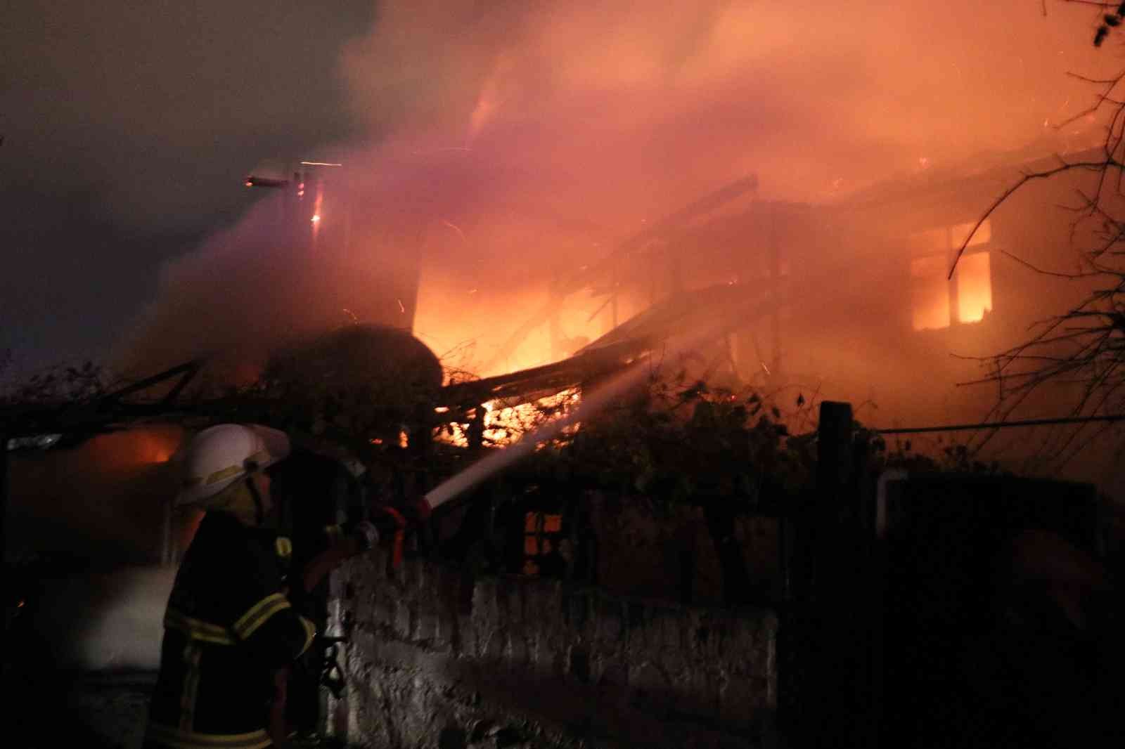 2 katlı ahşap ev alev alev yandı #bolu