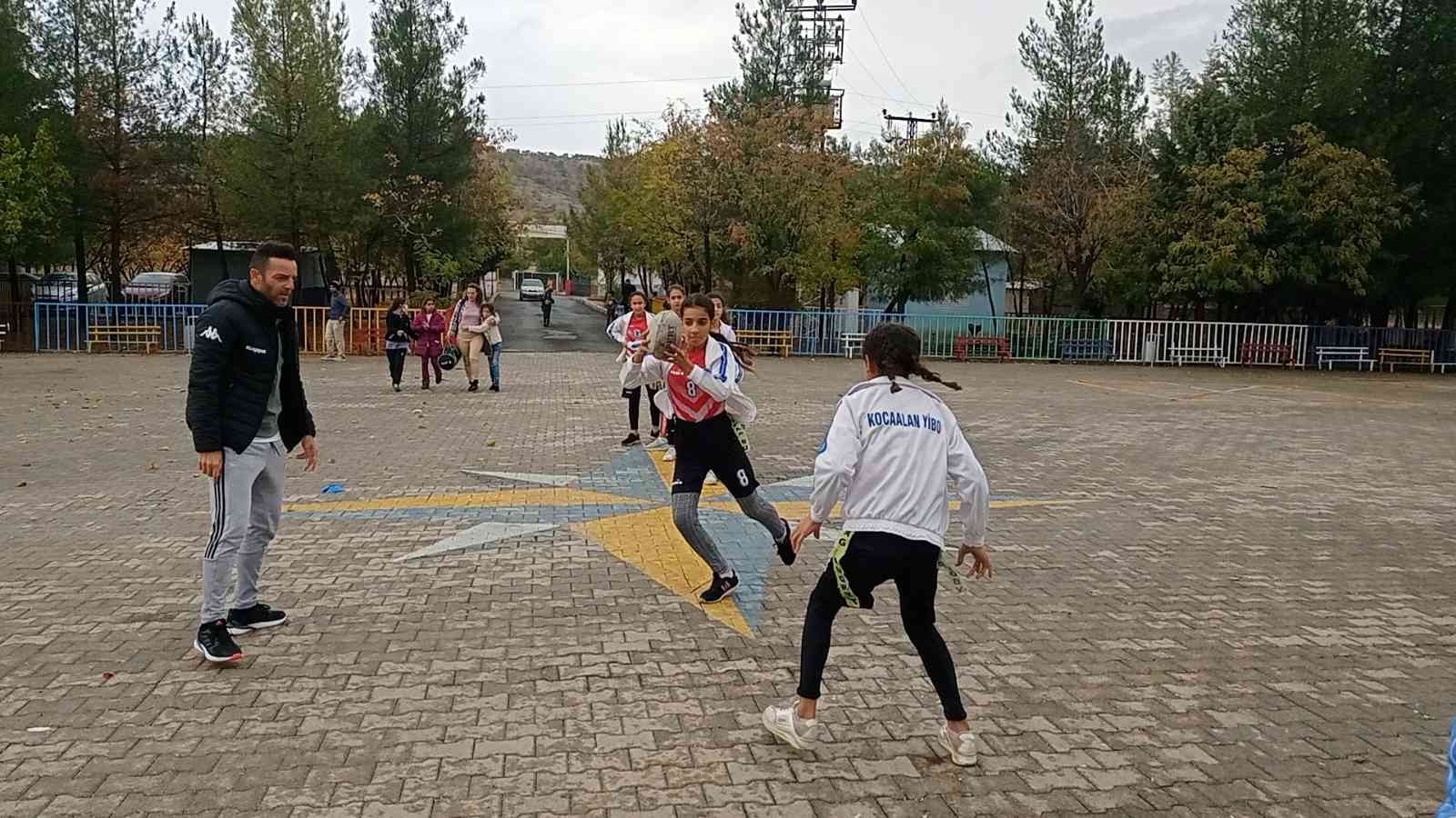 Tag Ragbi’de Türkiye 2’ncisi olan Dicle YİBO kız takımı, bu sene 1’nci olmak için çalışıyor #diyarbakir