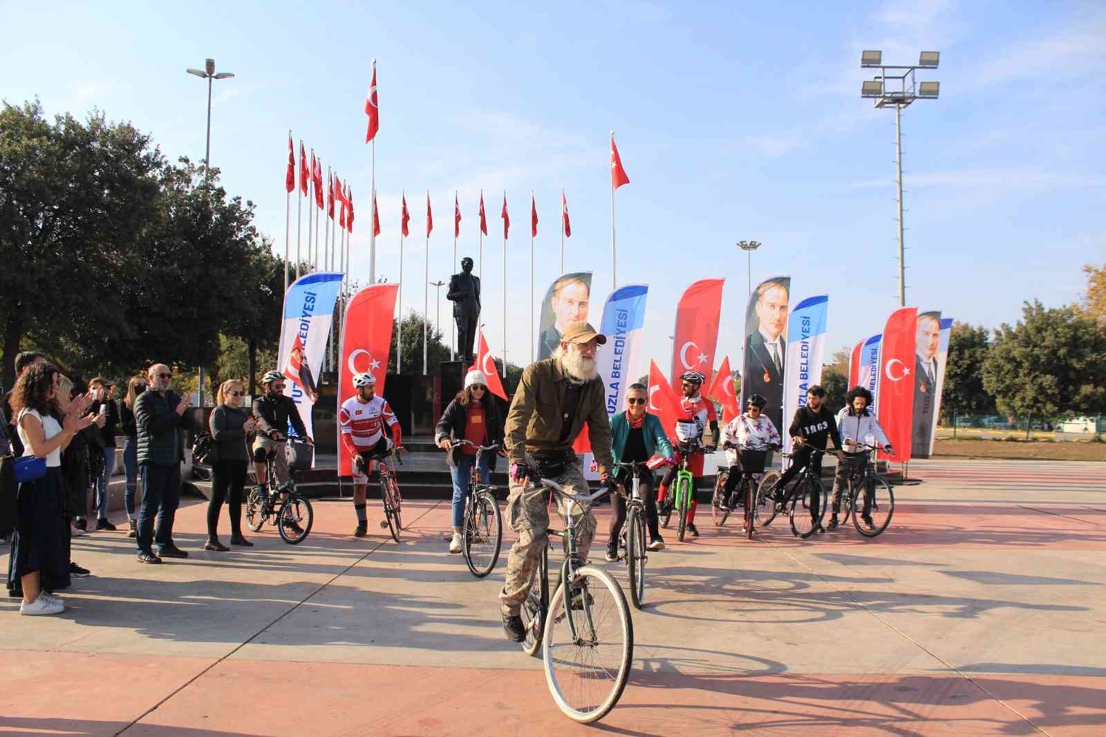 10 bisikletli, Anıtkabir’e varmak üzere Tuzla’dan yola çıktı #istanbul