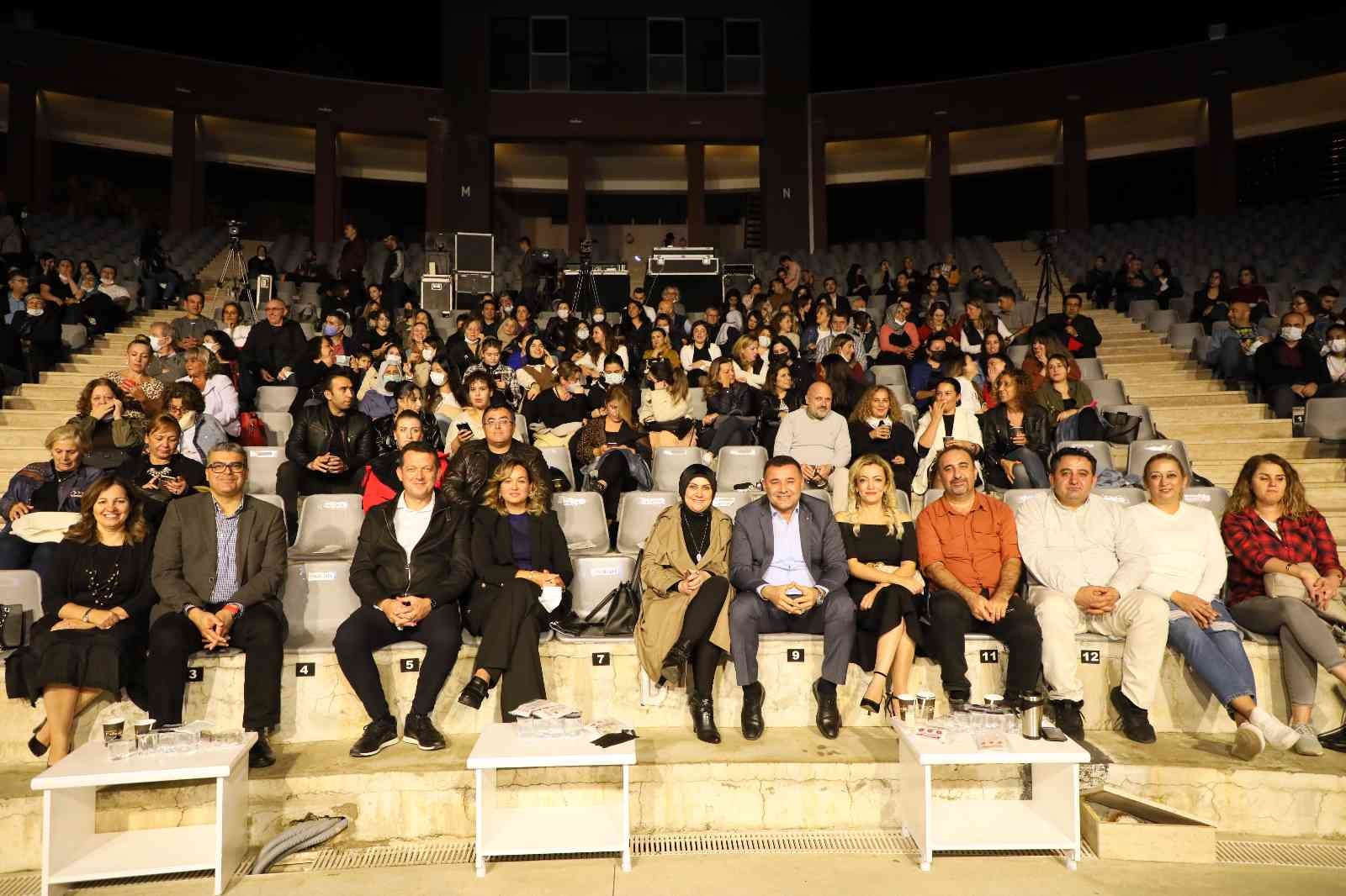 Alanyalı sağlıkçılar, Cenk Eren konseri ile moral buldu #antalya
