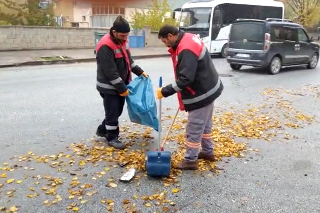 Belediye ekiplerinden sonbahar temizliği #erzincan