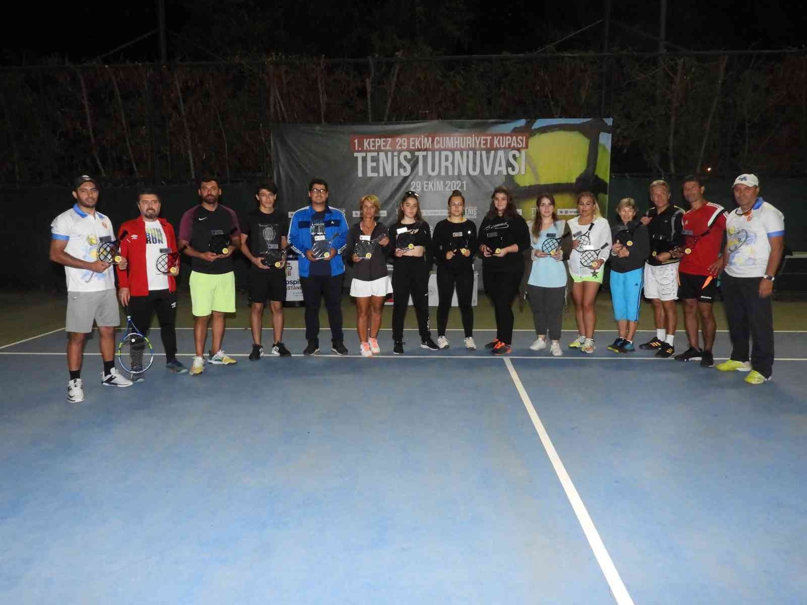 29 Ekim Cumhuriyet Kupası Tenis Turnuvası’nın kupaları sahiplerini buldu #antalya