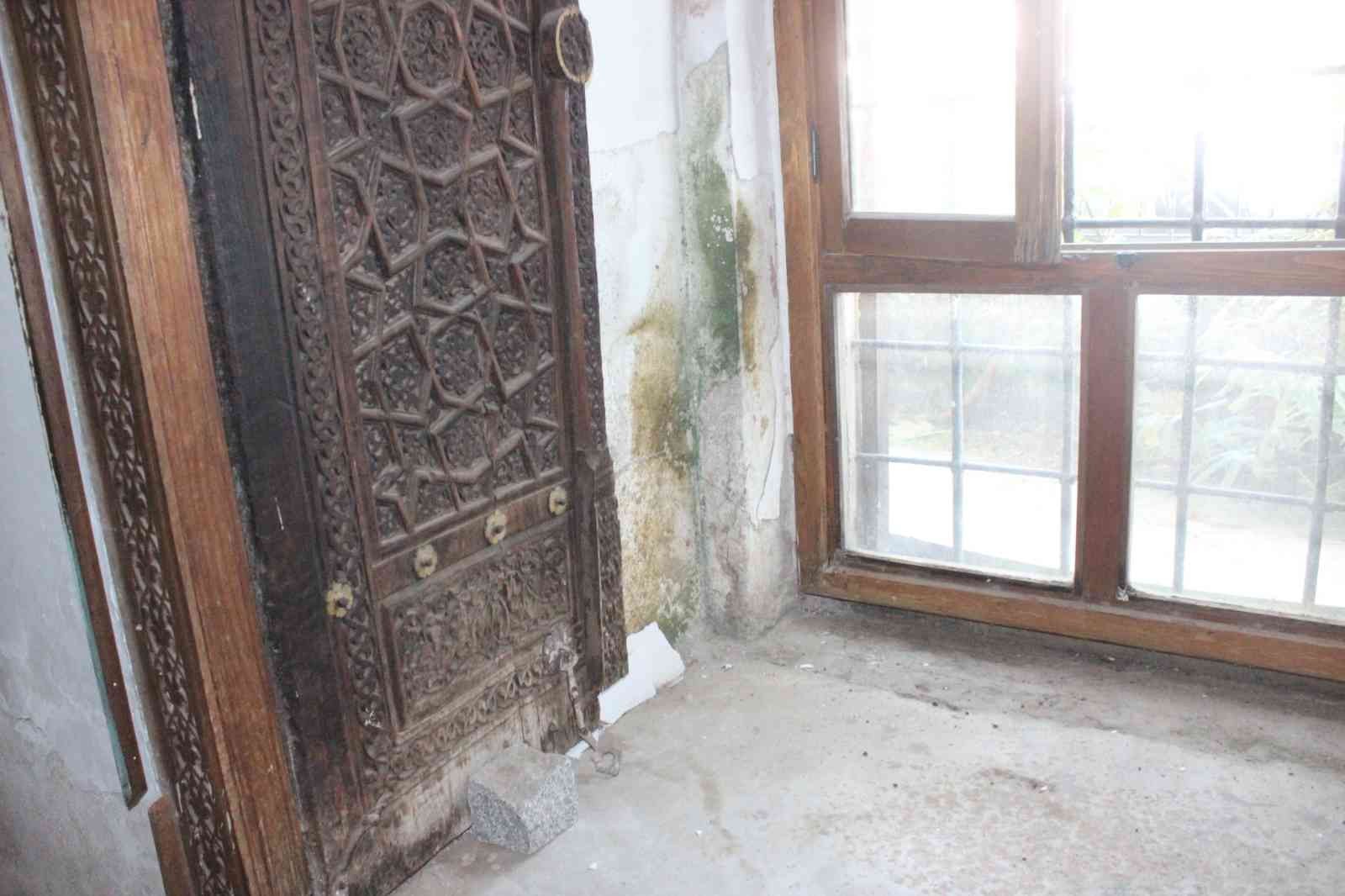 Ödemiş’in tarihi camisi ilgi bekliyor #izmir