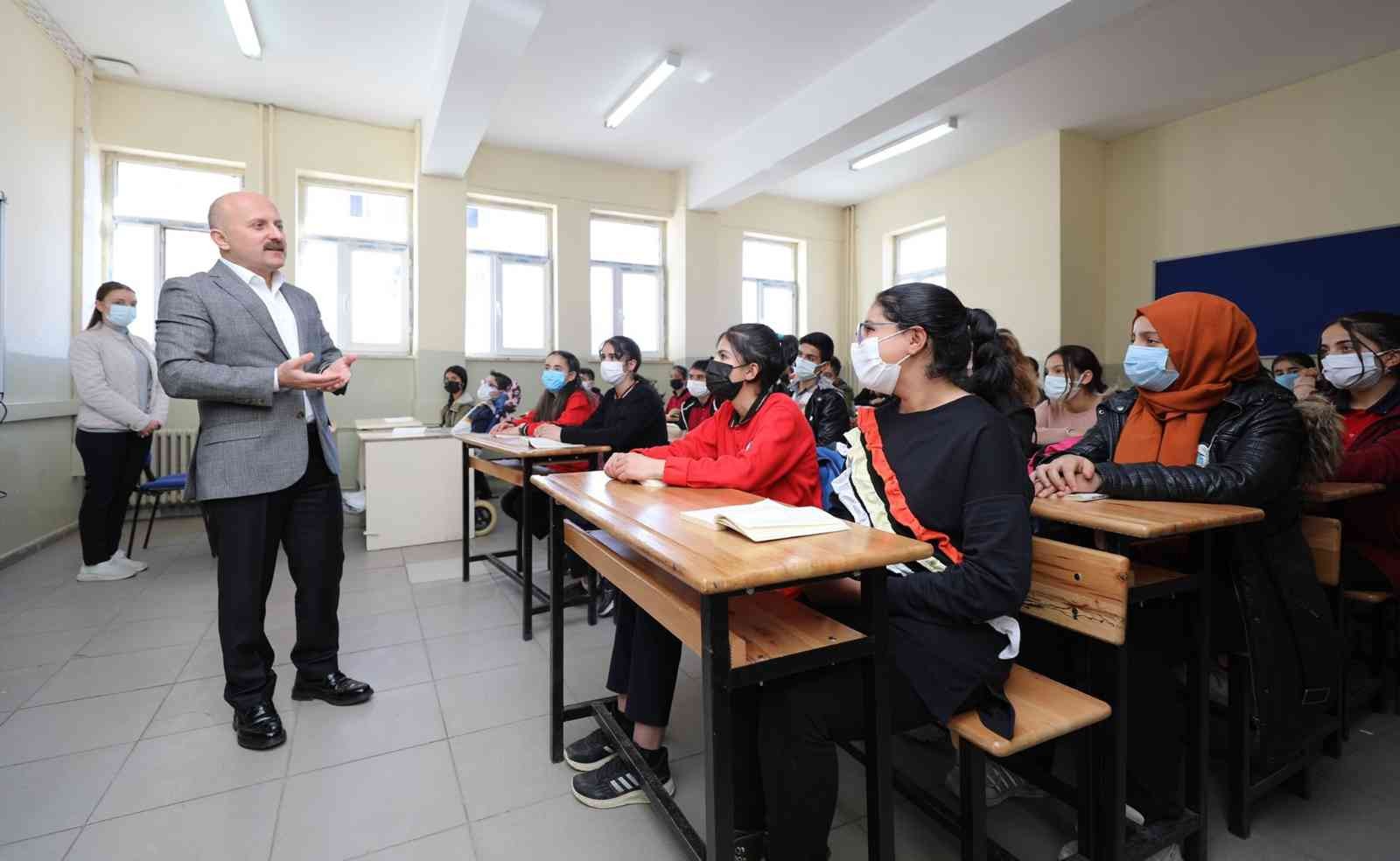 Ağrı Valisi Varol, Taşlıçay Anadolu Lisesini ziyaret etti #agri