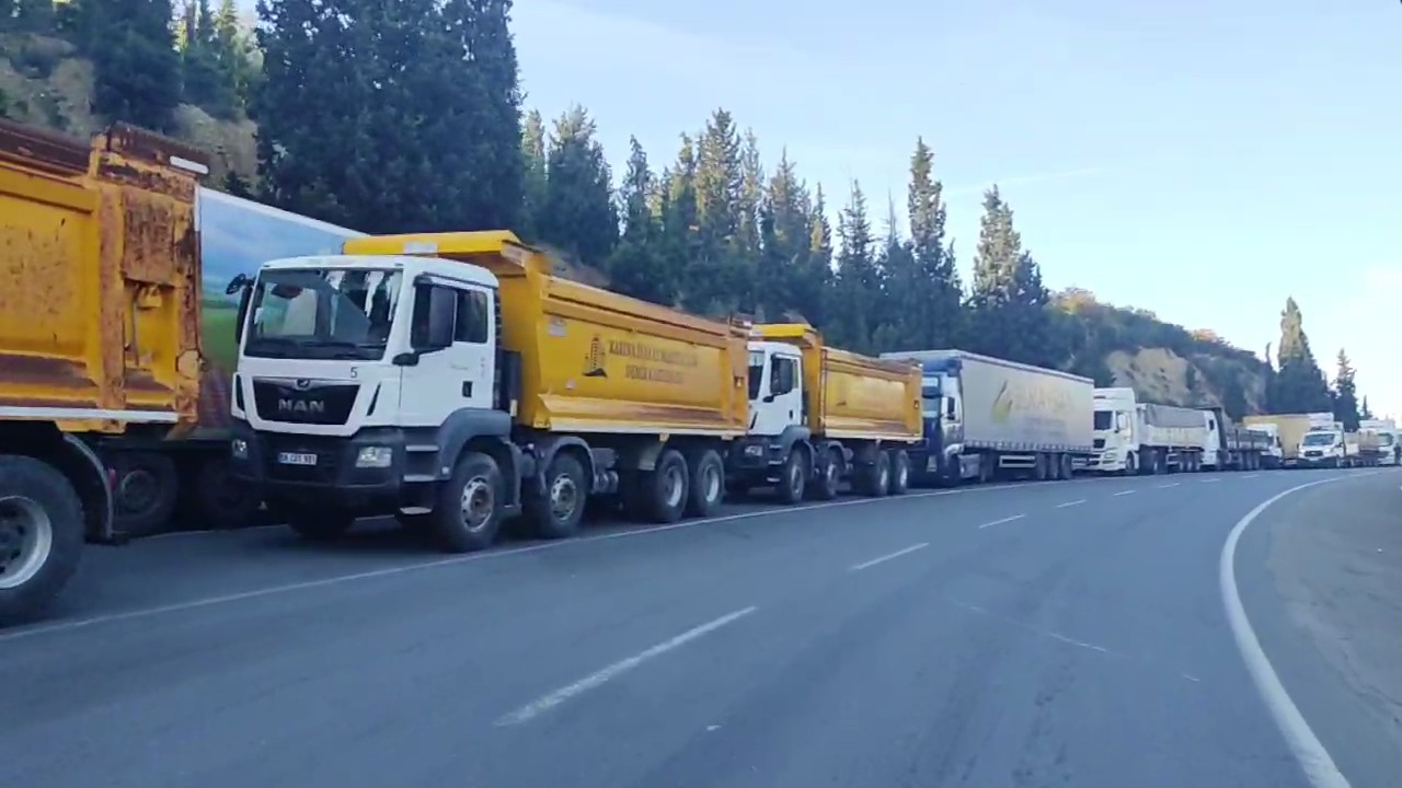 Feribot seferleri durdu, kilometrelerce araç kuyruğu oluştu #kocaeli