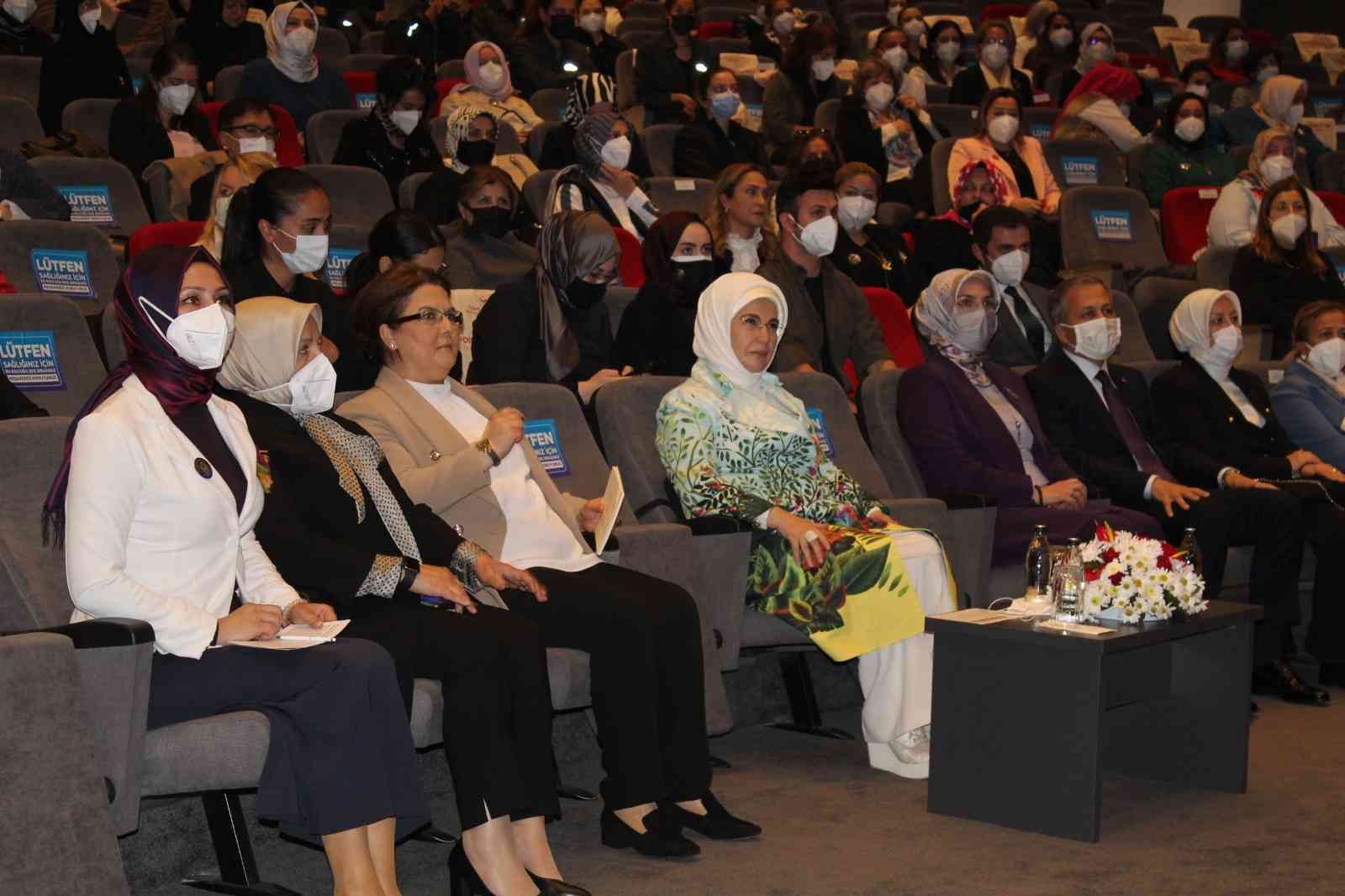 Emine Erdoğan: “Çağımızda güçlü bir ülkenin üç bileşeni vardır: Güçlü kadın, güçlü aile ve güçlü toplum #istanbul