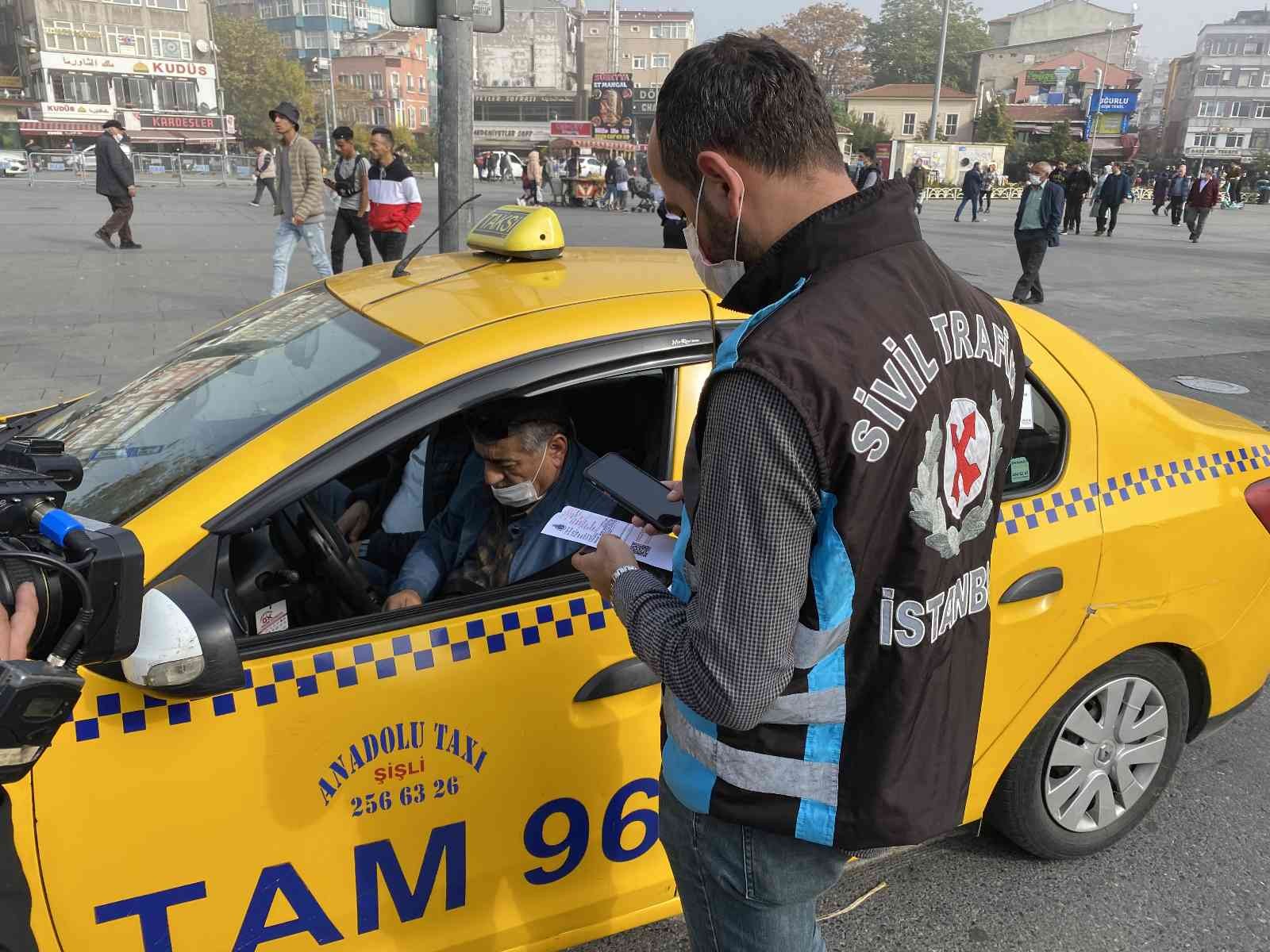İstanbul’da 30 yıllık taksici meslektaşlarına isyan etti #istanbul