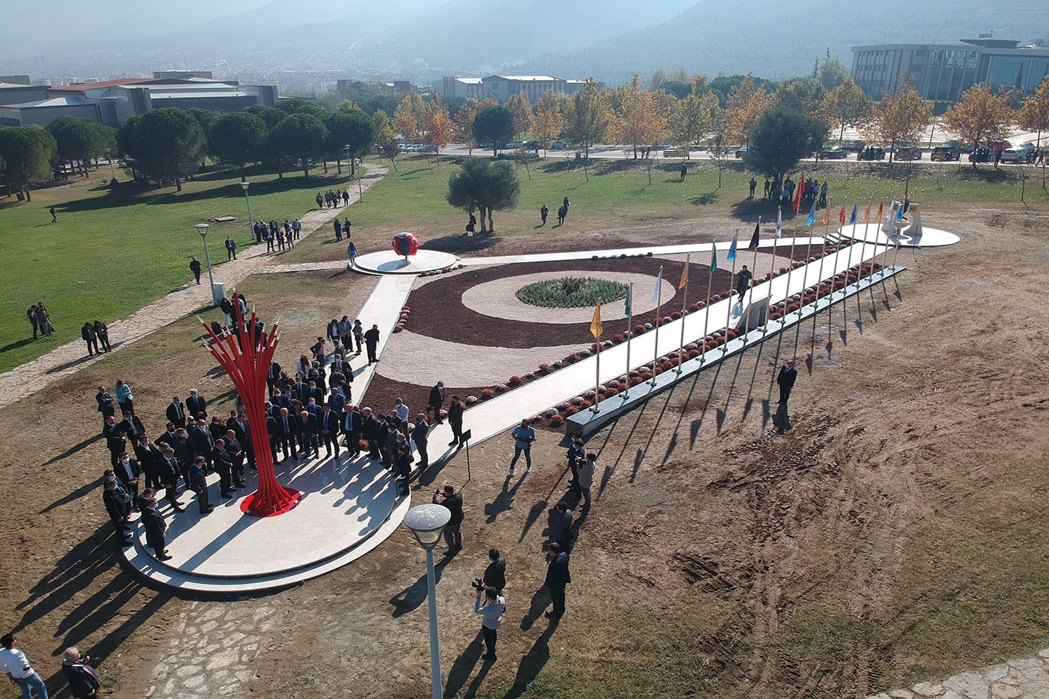 Koordinatların işaret ettiği Pamukkale Üniversitesi anıtlarla donatıldı #denizli