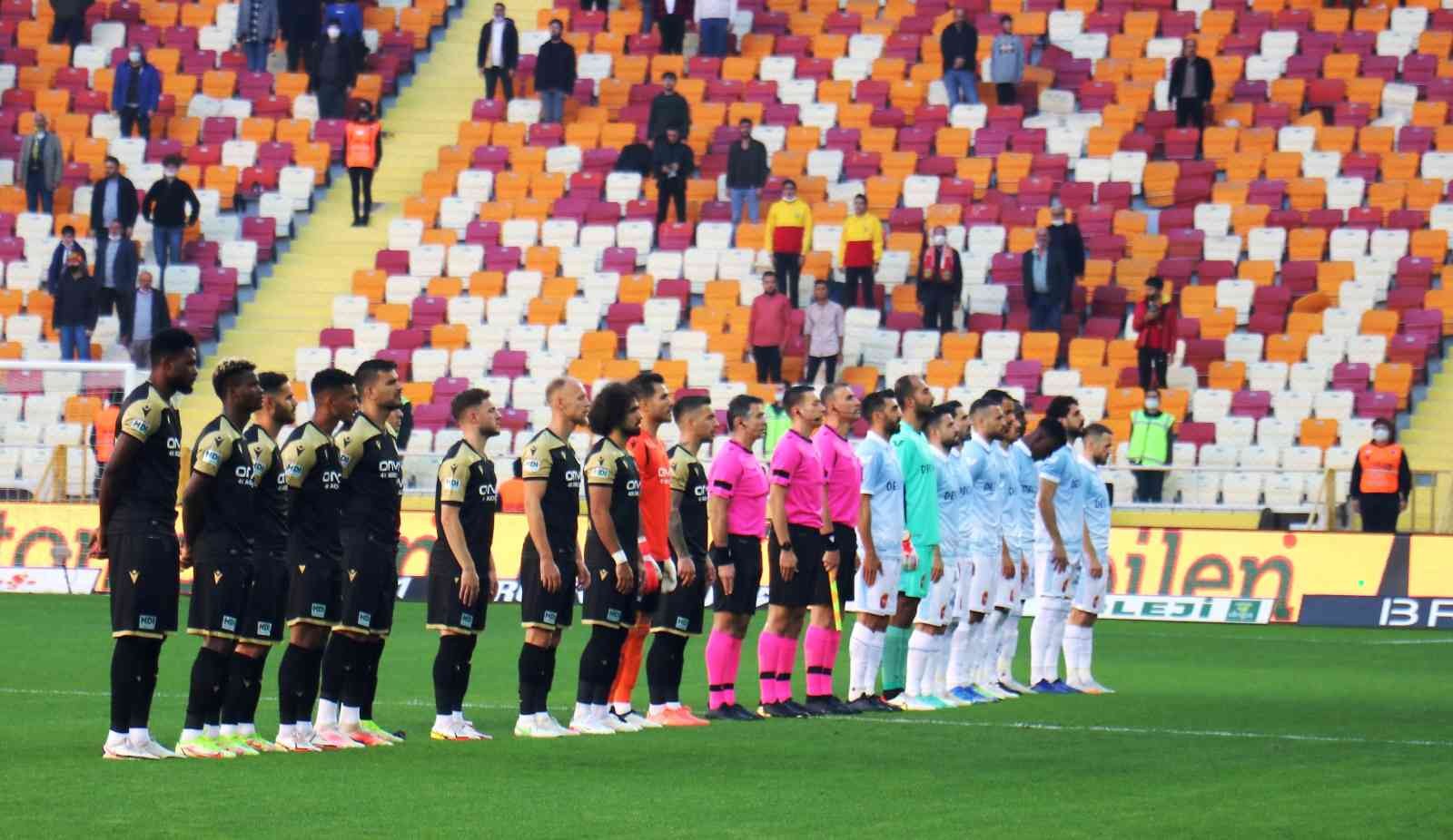 Spor Toto Süper Lig: Yeni Malatyaspor: 0 - Medipol Başakşehir: 1 (İlk yarı) #malatya