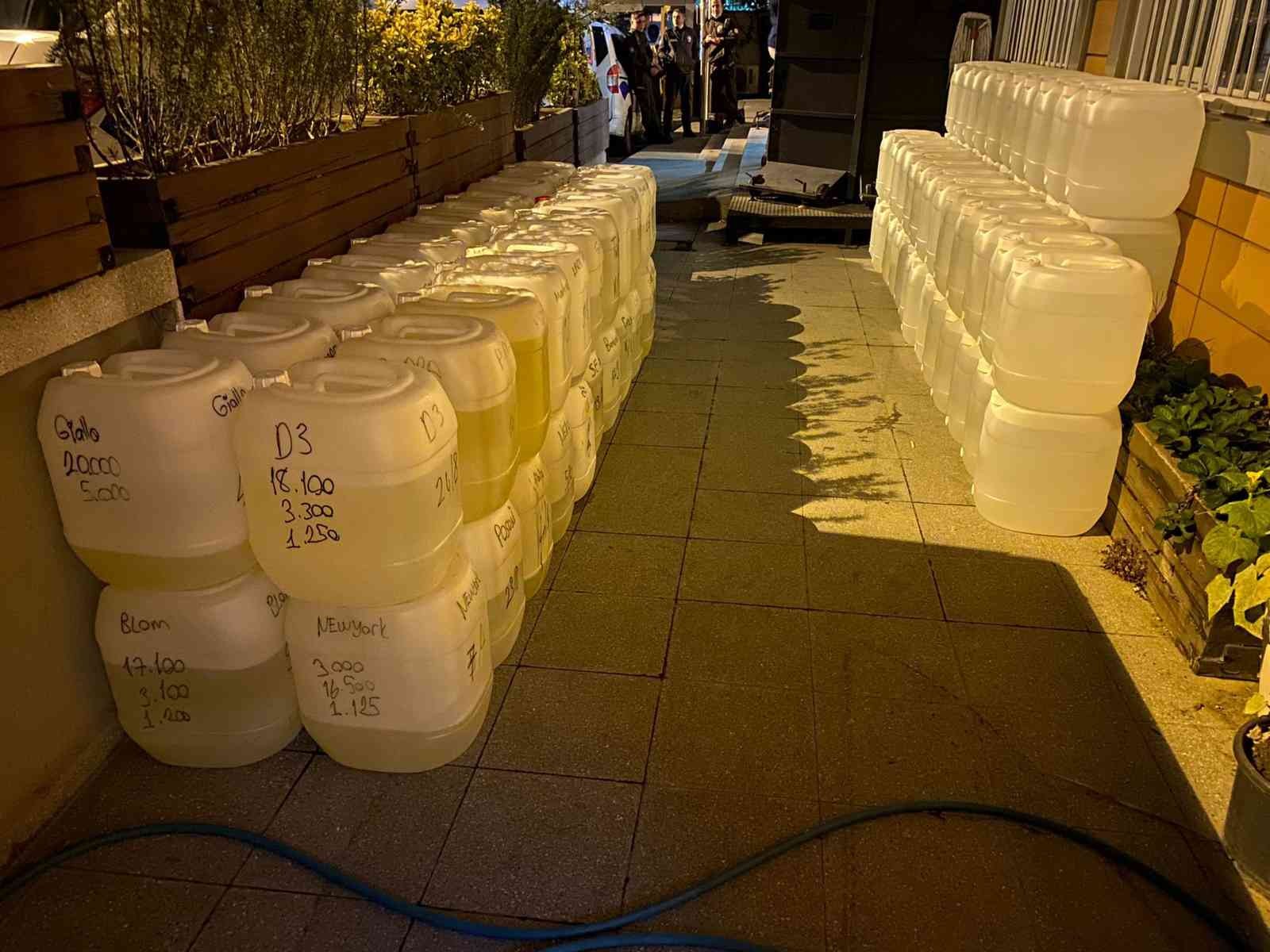 Esenler’de 1,5 ton kaçak alkol ve 3 milyon TL değerinde parfüm ele geçirildi #istanbul