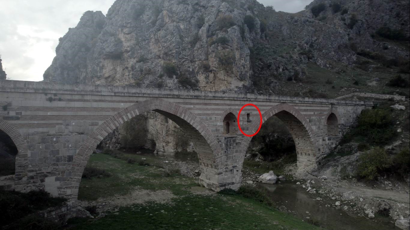 Kemerinde mescit bulunan 7 asırlık köprü görenleri hayrete düşürüyor #samsun