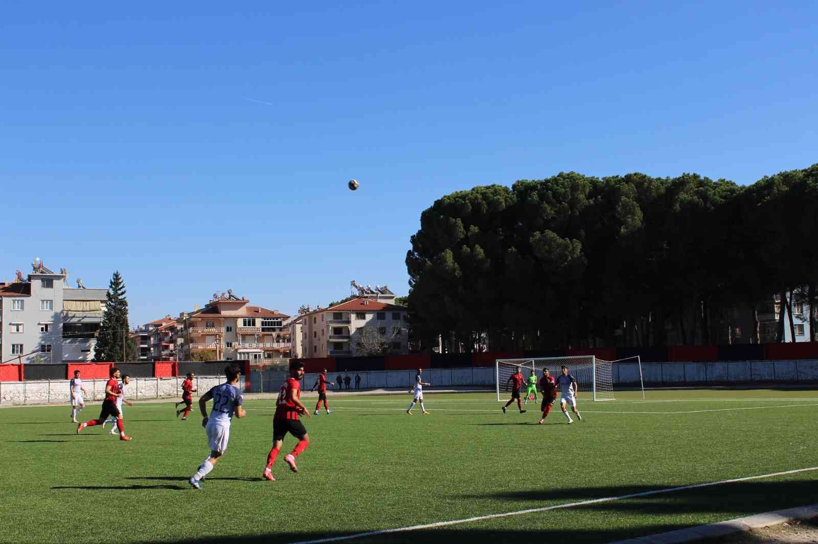 Sarayköyspor yenilenen stadında galibiyetle başladı #denizli