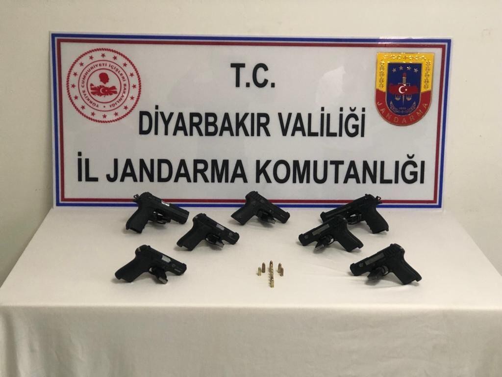 Diyarbakır’da silah kaçakçılarına operasyon: 4 kişi tutuklandı #diyarbakir