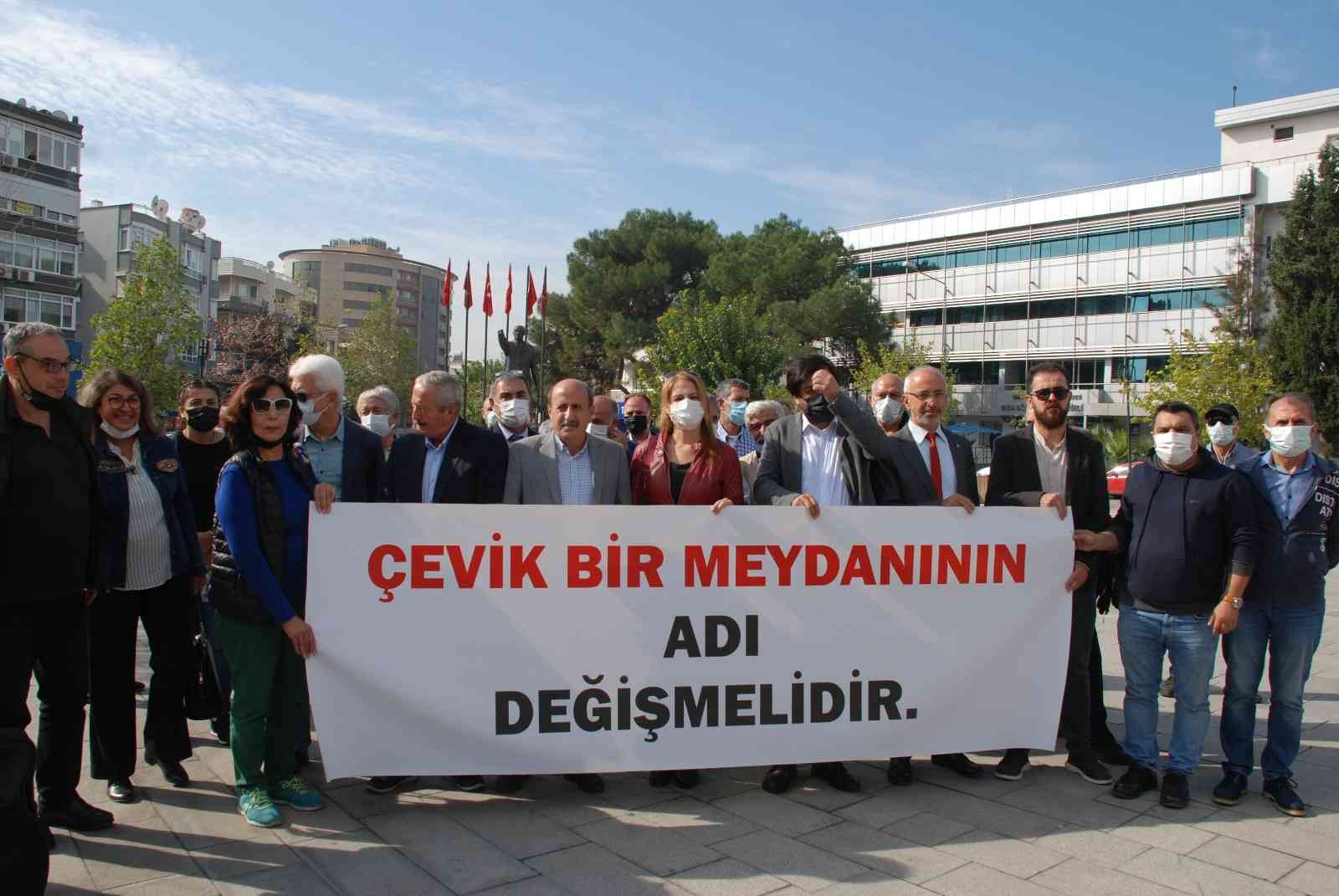 Çevik Bir Meydanı’nın adının değişmesi için toplandılar #izmir