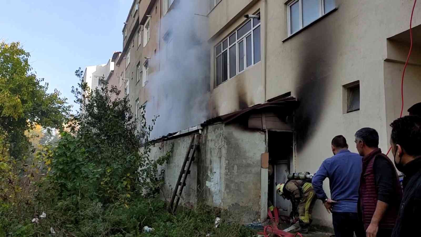 Sultangazi’de ayakkabı imalathanesinde yangın çıktı #istanbul
