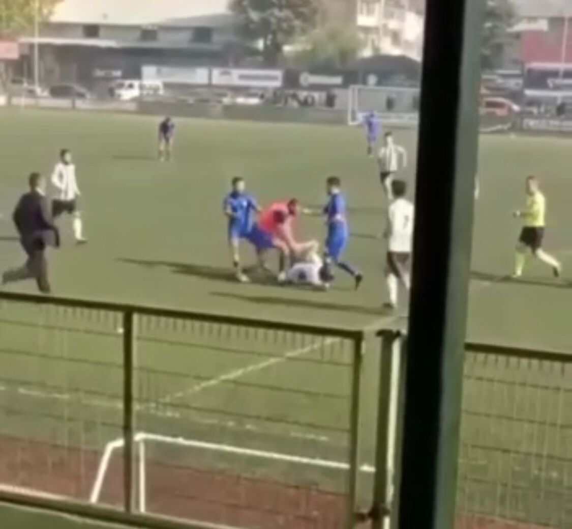Futbolcuya kramponla saldırdı, o anlar kamerada #bursa