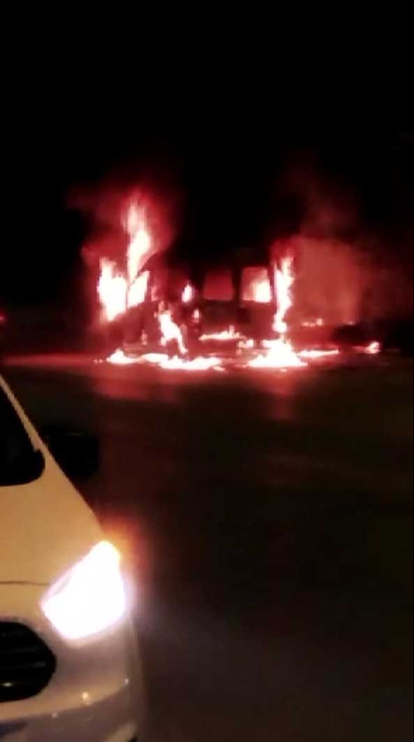 Sancaktepe’de minibüs alev alev yandı #istanbul
