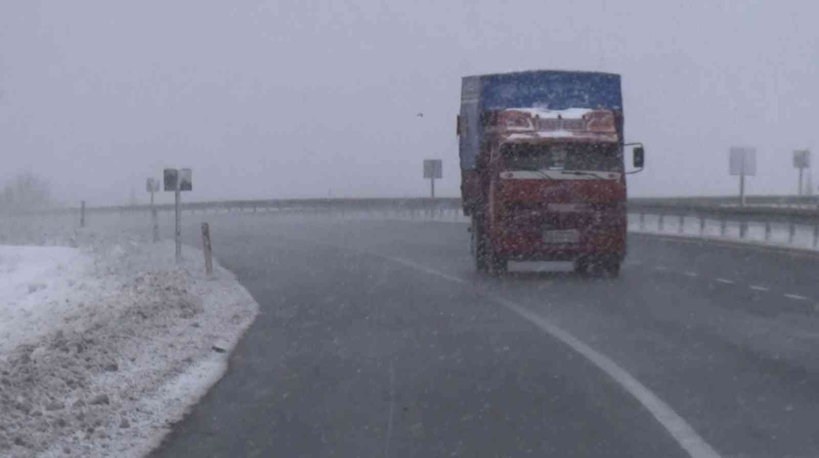 Aksaray’da yüksek kesimlere mevsimin ilk karı düştü