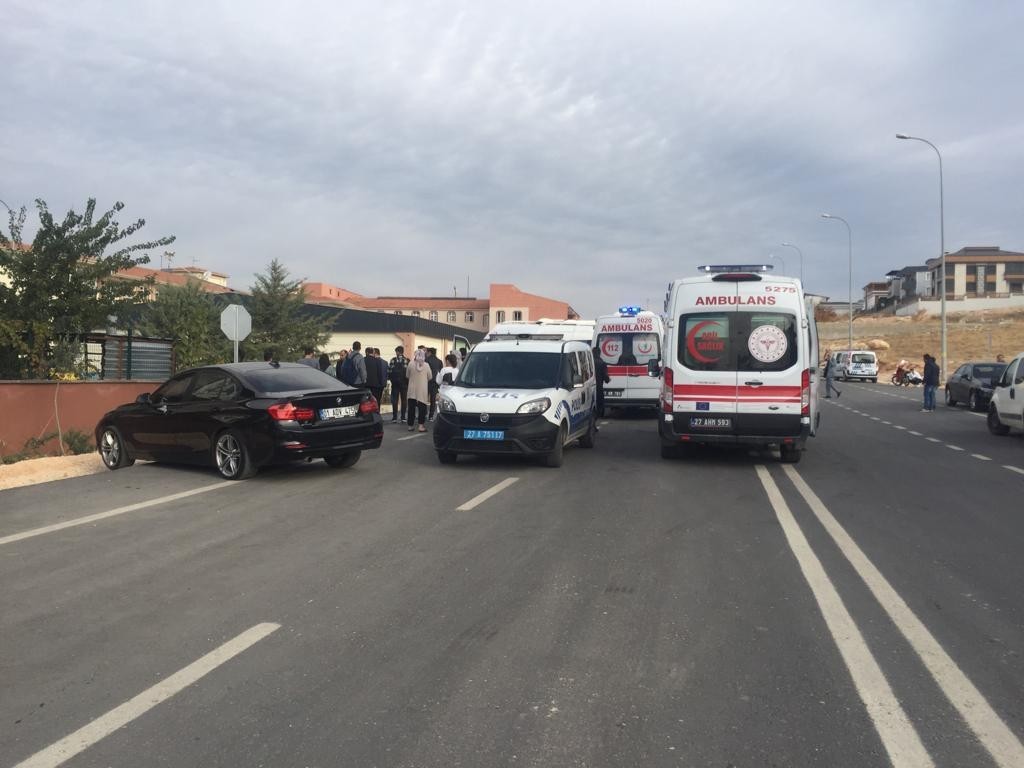 Öğrenci servisi ile halk otobüsü çarpıştı: 14 yaralı #gaziantep