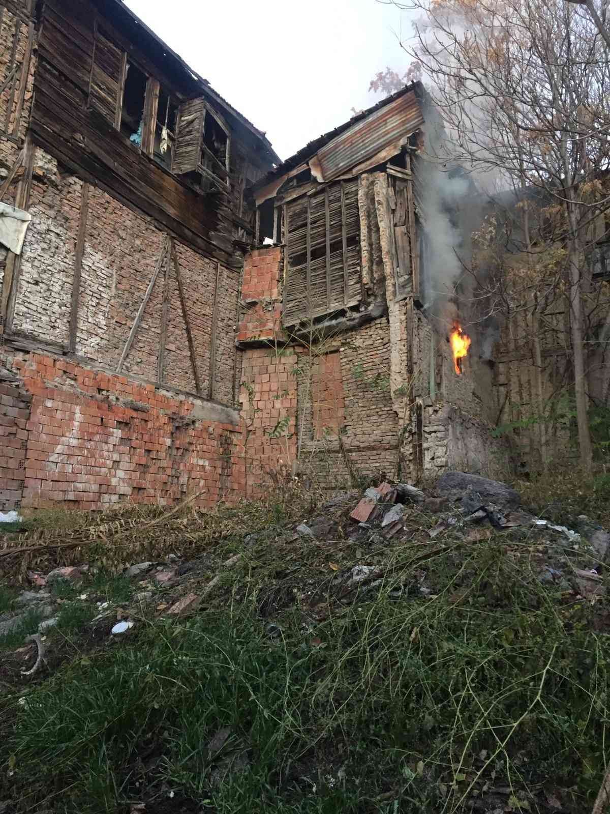 Ankara’da evde yangın çıktı, ev sahibi ile kiracı isyan etti: Evlerimizi sürekli yakıyorlar #ankara