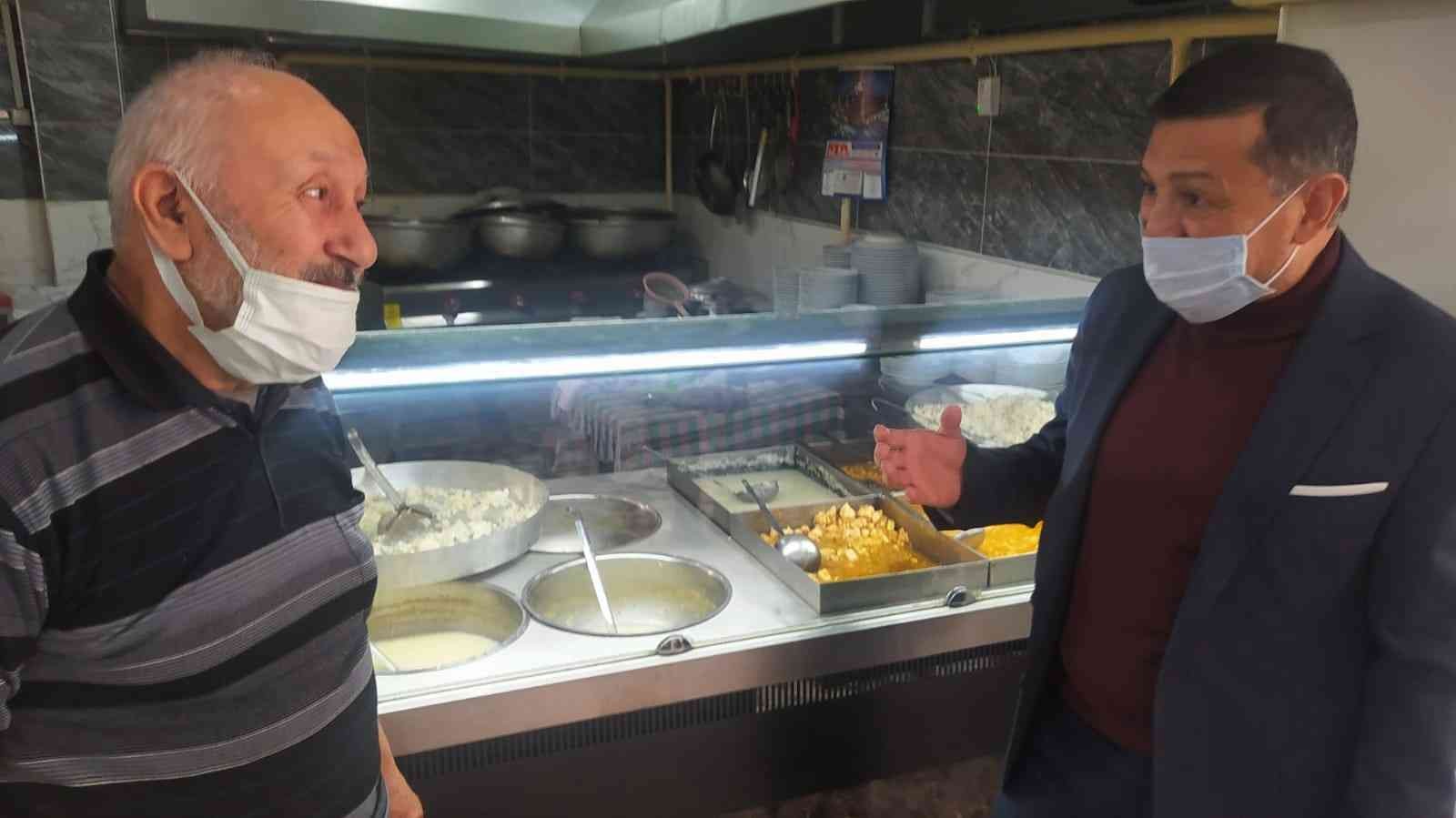 Ahmet Erbaş, askıda geleneğini 40 yıldır devam ettiren işletmeciyi tebrik etti #kutahya