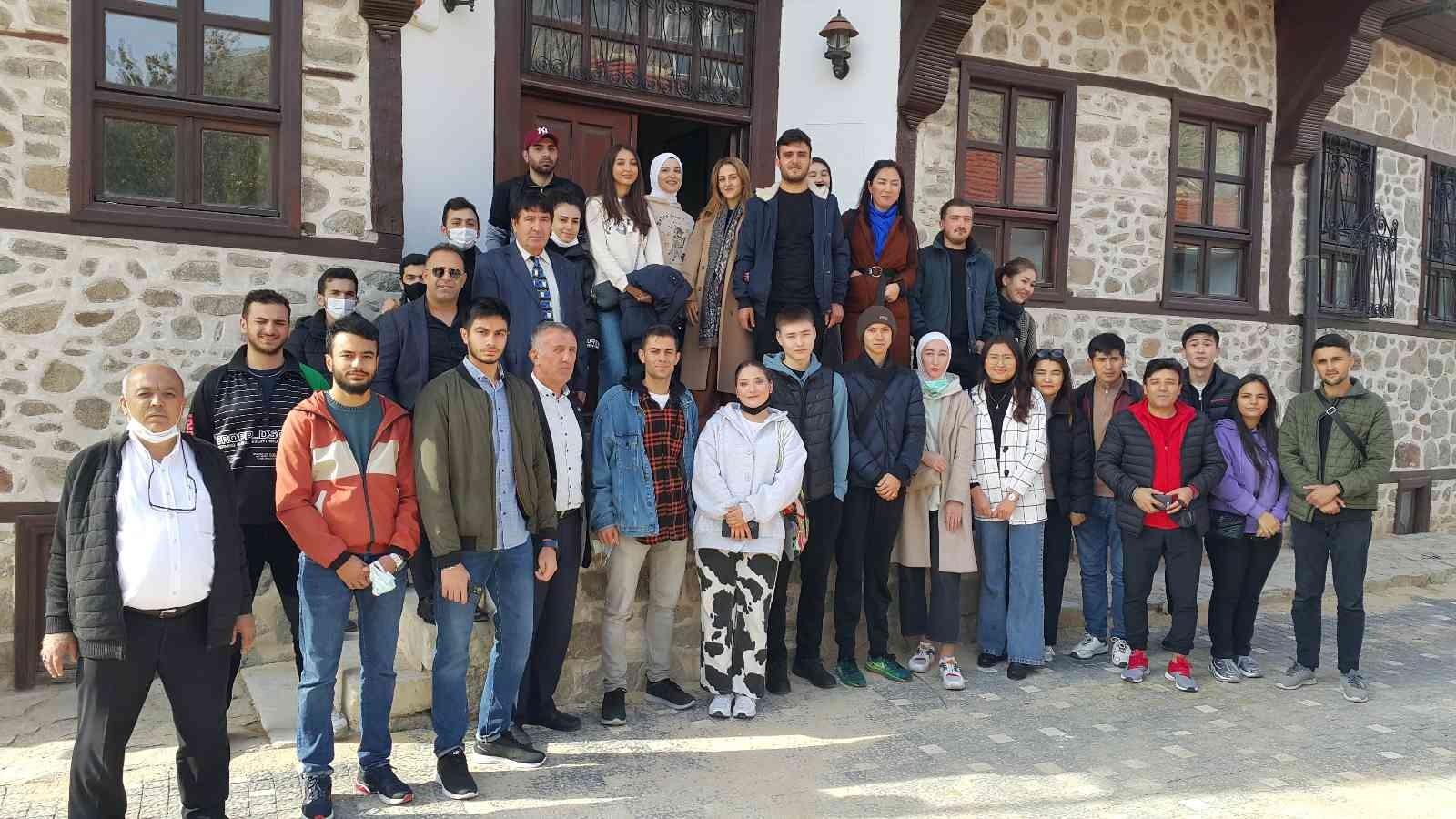 Türk Dünyası öğrencilerinden Sivrihisar’ın tarihi yerlerine ve Yunus Emre’ye ziyaret #eskisehir