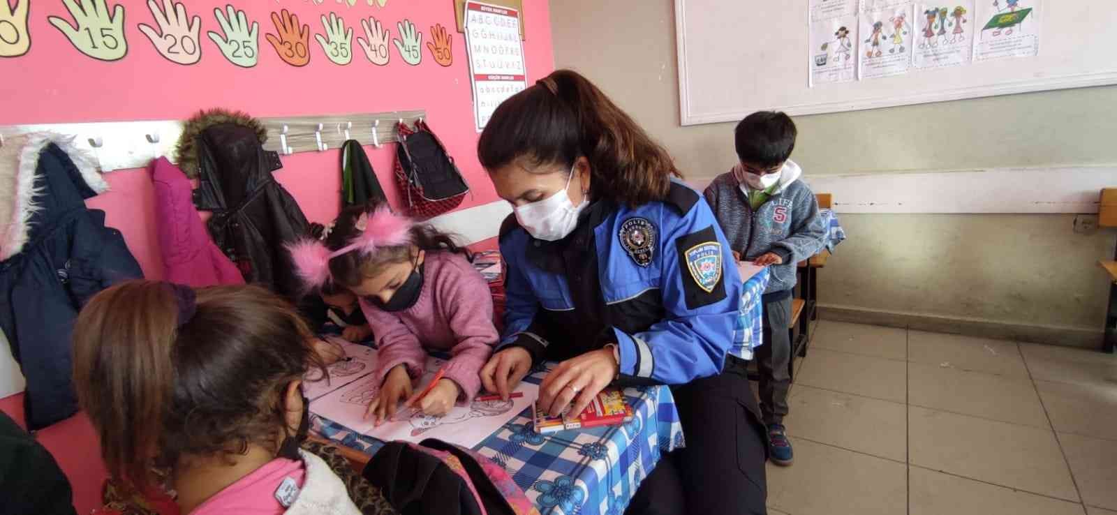 Polis çocuklarla boyama yaptı #van