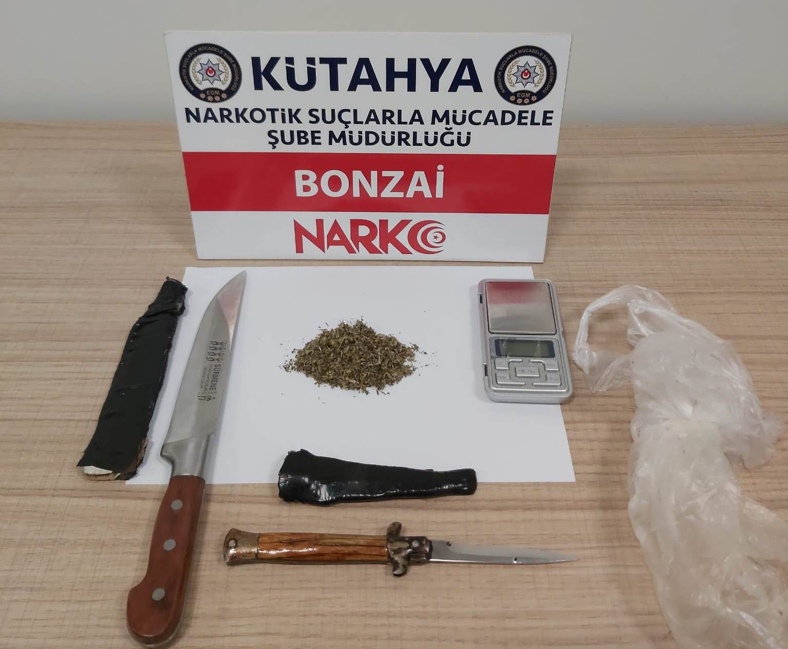 Kütahya’da uyuşturucu operasyonunda 4 şüpheli yakalandı #kutahya