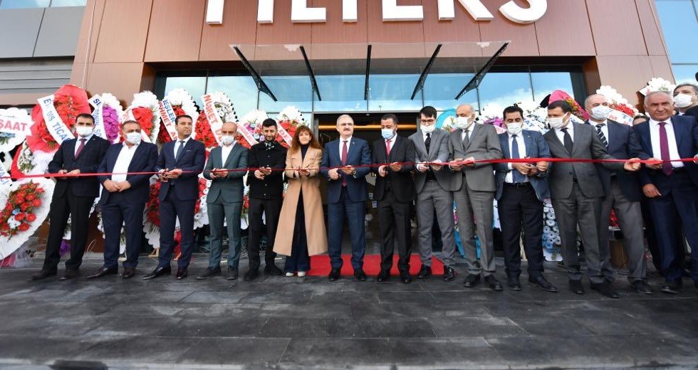 Diyarbakır Valisi Karaloğlu, tekstil fabrikasının açılışını yaptı #diyarbakir
