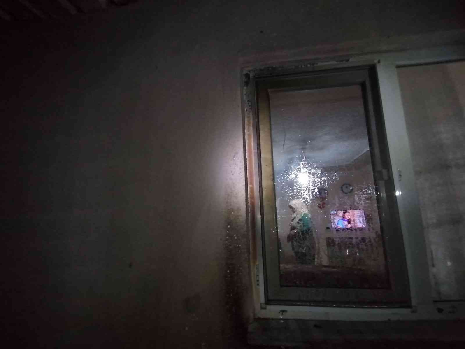 Bahçede yakılan atıl malzemelerden ev zarar gördü #erzincan