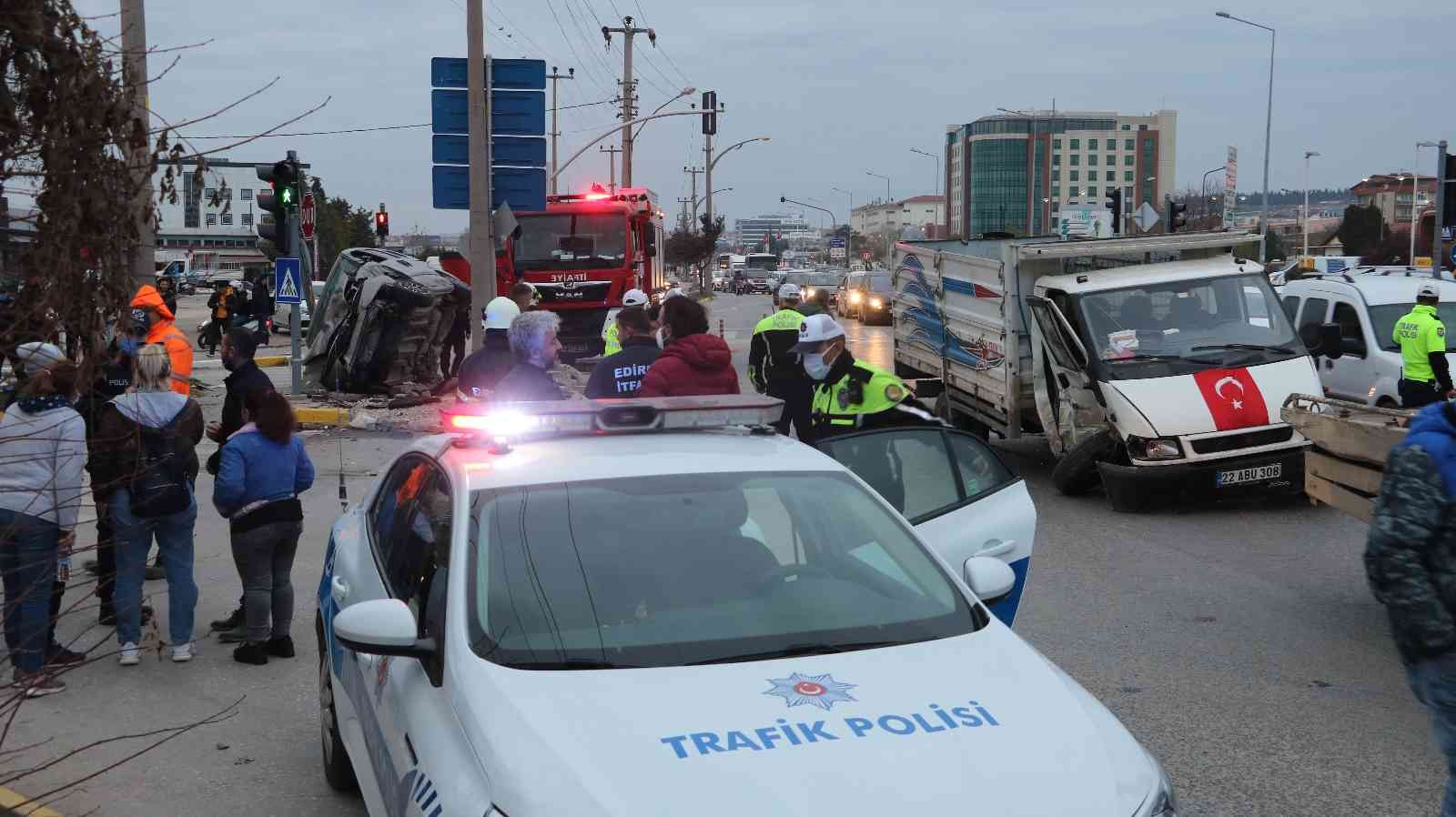 Edirne’de zincirleme kaza: 2 yaralı #edirne