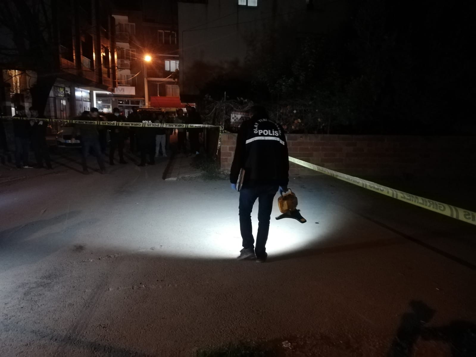 İzmir’de sokak ortasında silahla vurulan kişi öldü #izmir