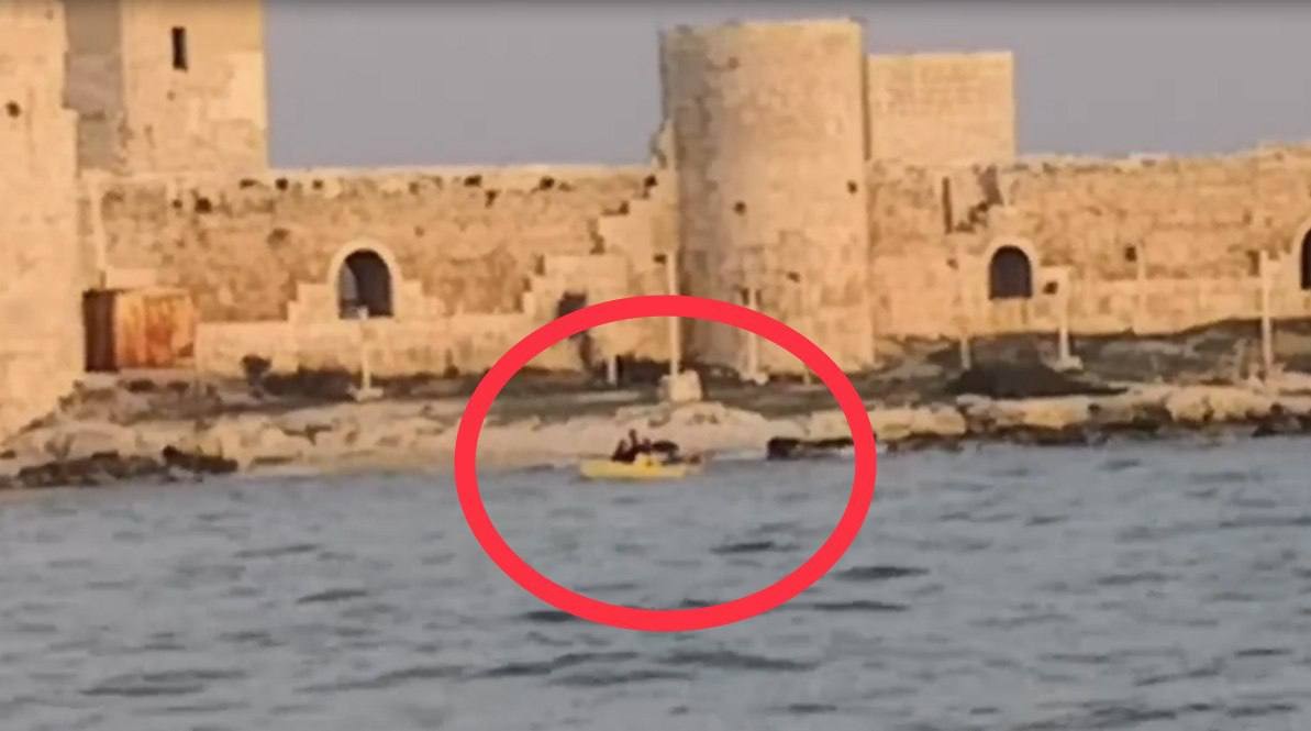 Akıntıya kapılan tatilci deniz bisikleti ile kurtarıldı #mersin