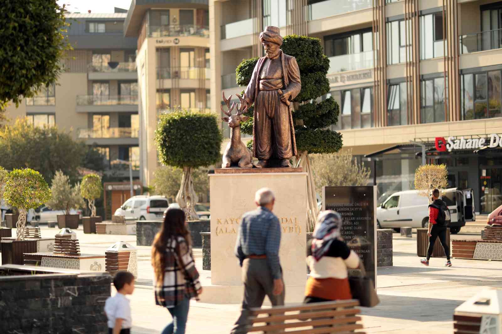 Alanya’da Kaygusuz Abdal Heykeli Hacet Meydanına yerleştirildi #antalya