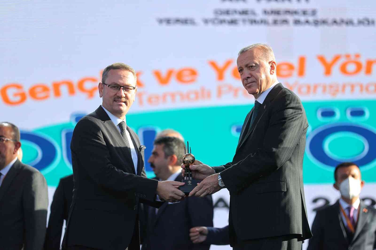 Cumhurbaşkanı Erdoğan’dan Başakşehir’e bir gençlik ödülü daha #istanbul