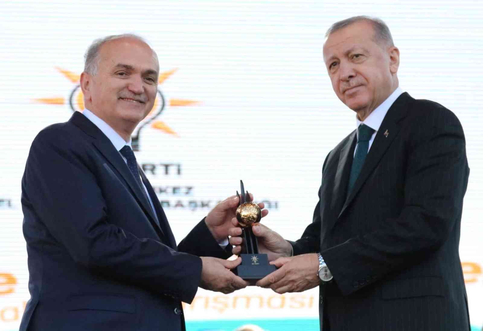 Cumhurbaşkanı Erdoğan’dan Başkan Özlü’ye ödül #duzce