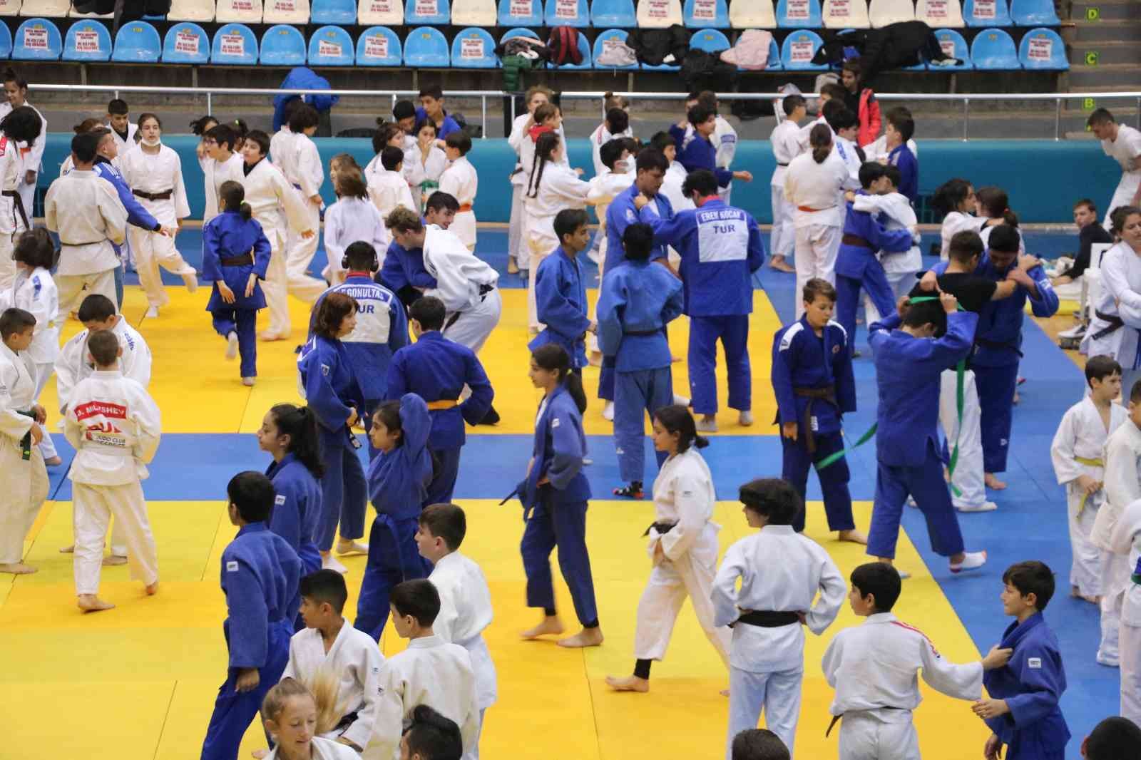 Uluslararası Judo Turnuvası, 500 sporcunun katılımıyla başladı #edirne