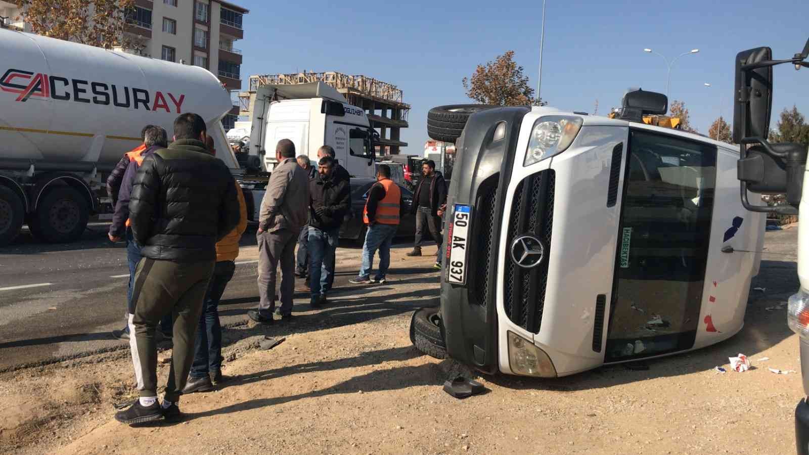 Kırşehir’de zincirleme trafik kazası: 1’i ağır 14 yaralı #kirsehir