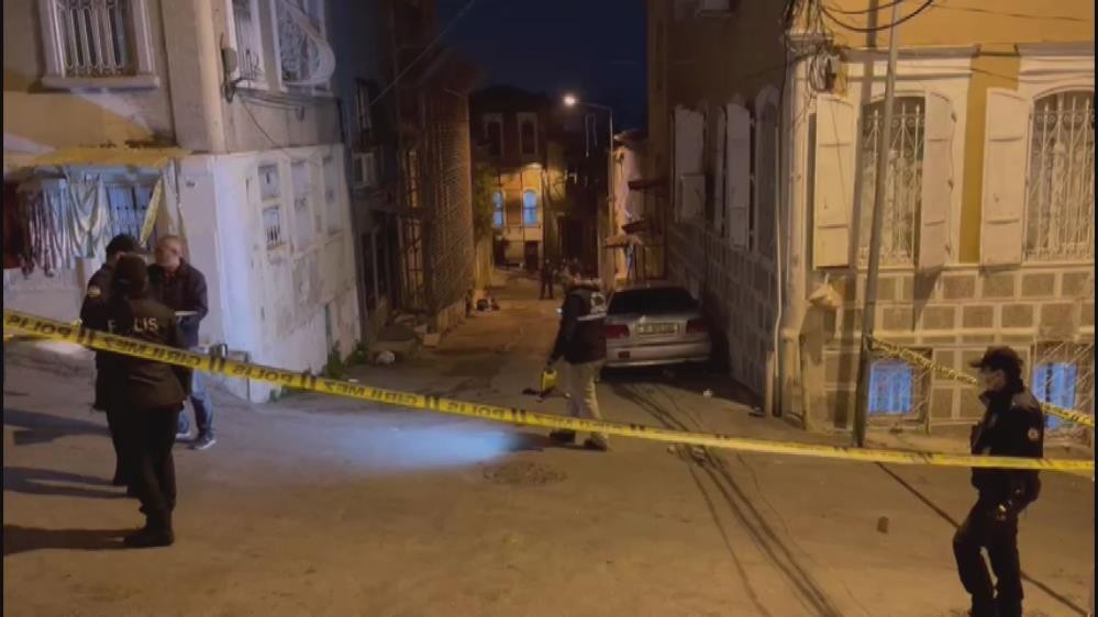 İzmir’de 6 kişinin yaralandığı yol verme kavgasıyla ilgili 2 şüpheli yakalandı #izmir