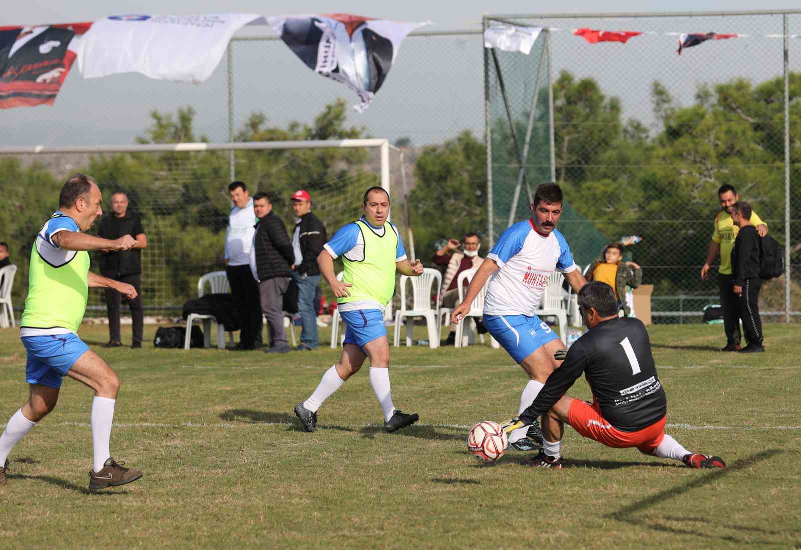 Muhtarlar Futbol Turnuvası’nda çeyrek finalistler belli oldu #antalya