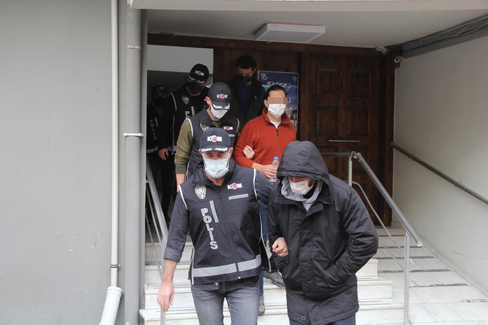 İhraç diplomat karı-kocanın da aralarında olduğu 15 FETÖ şüphelisinden 9’u tutuklandı #izmir